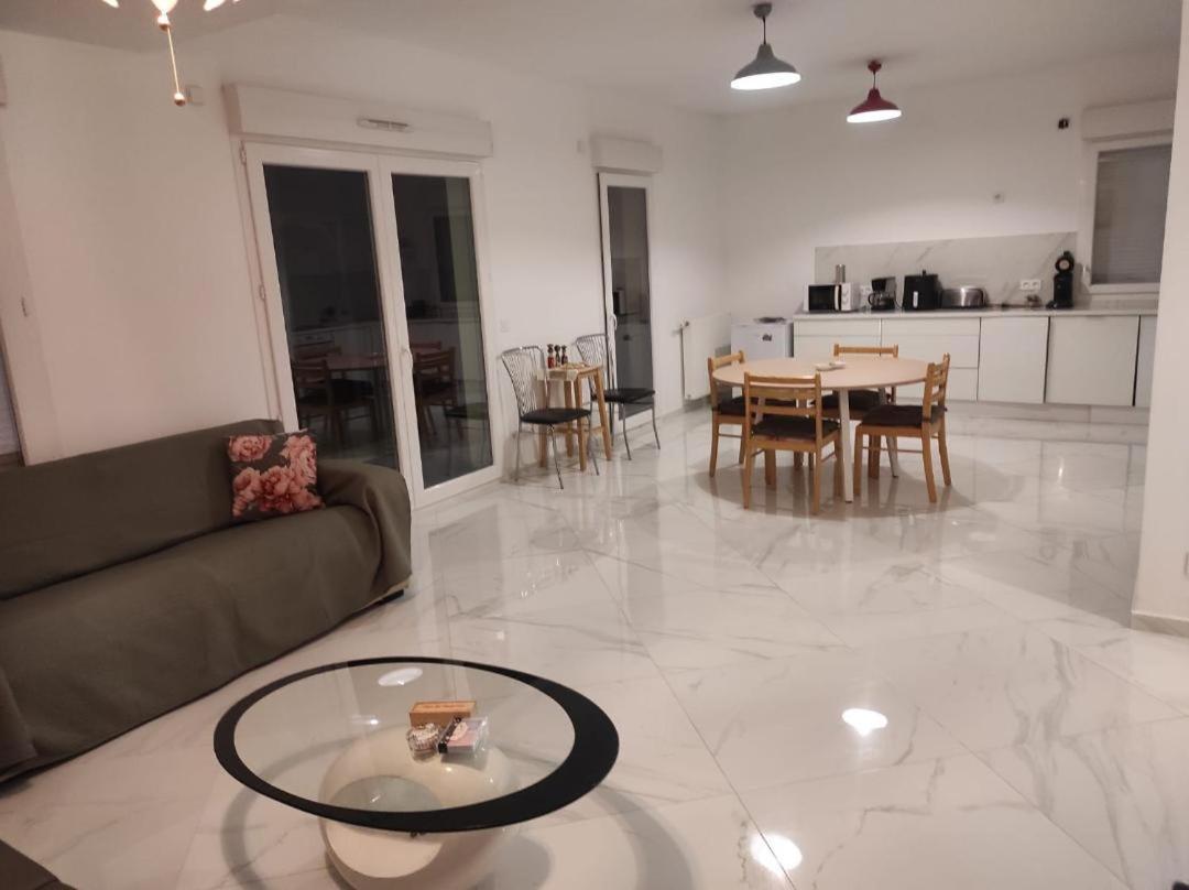 Tres Bel Appartement Avec Grand Jardin, Proche De Paris Vitry-sur-Seine Luaran gambar