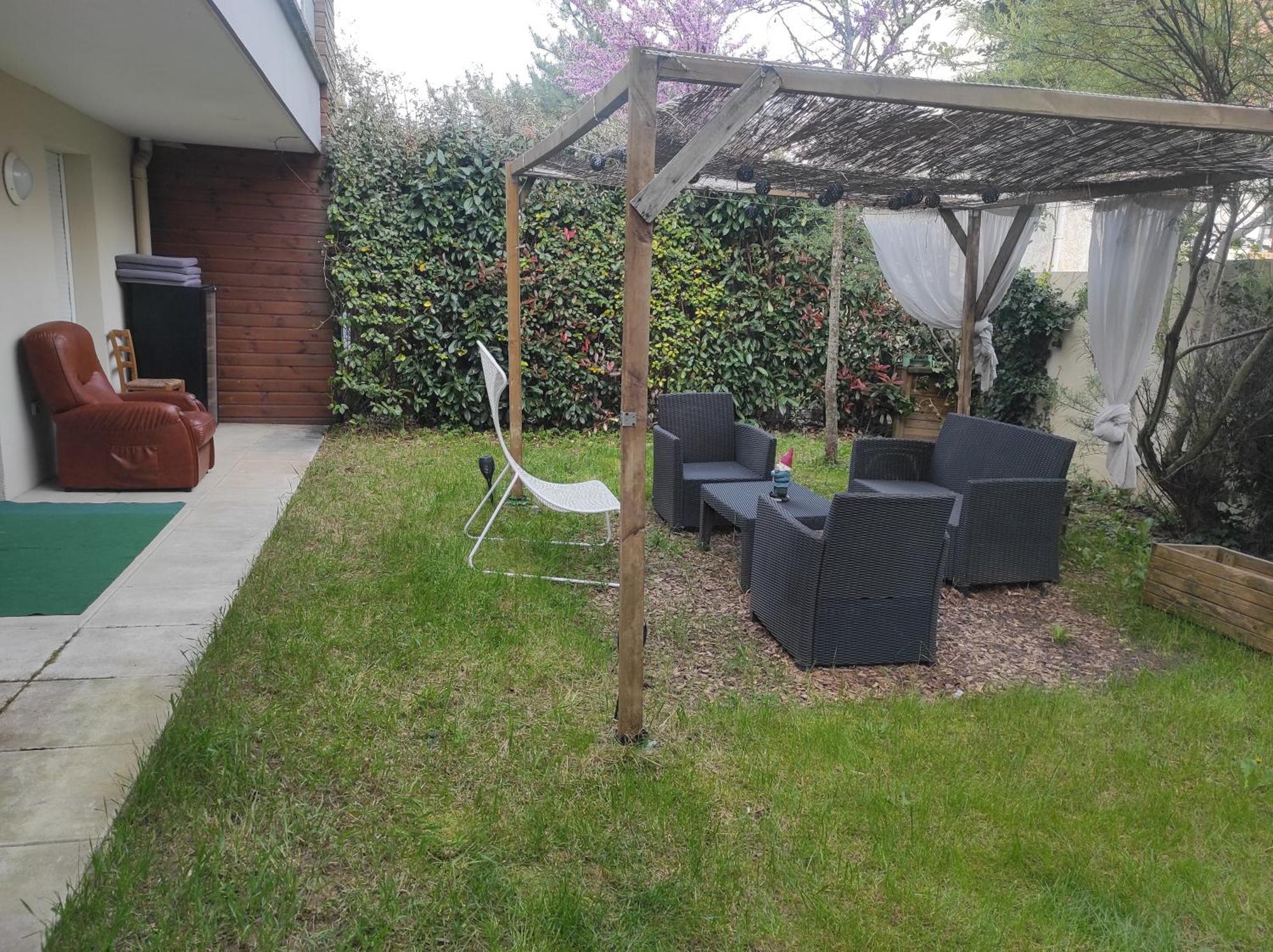 Tres Bel Appartement Avec Grand Jardin, Proche De Paris Vitry-sur-Seine Luaran gambar